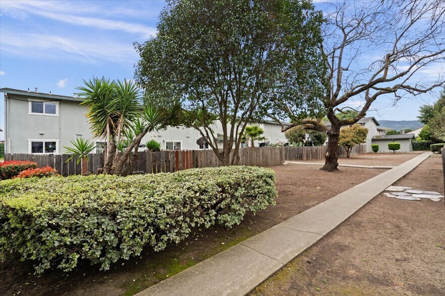 More Photos Of 611-613 E 7th St, Gilroy Apartments For Sale