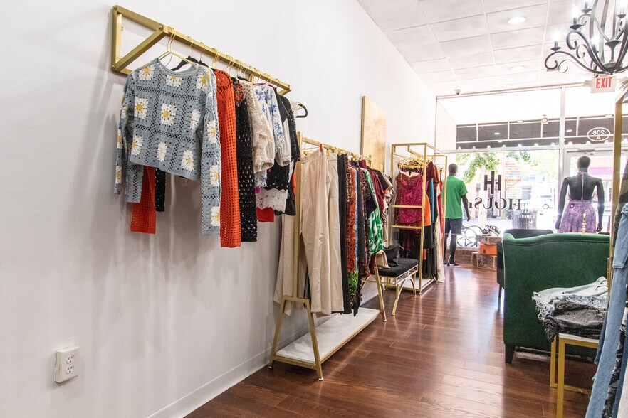 More Photos Of 208 N Main St, Blacksburg General Retail For Sale