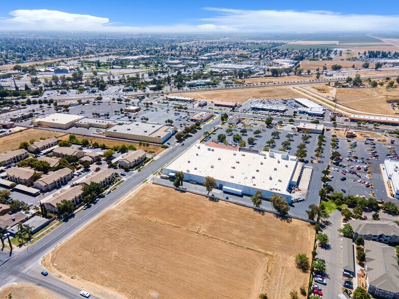 More Photos Of NEC Country Club Dr & Sherwood Ave, Madera Land For Sale