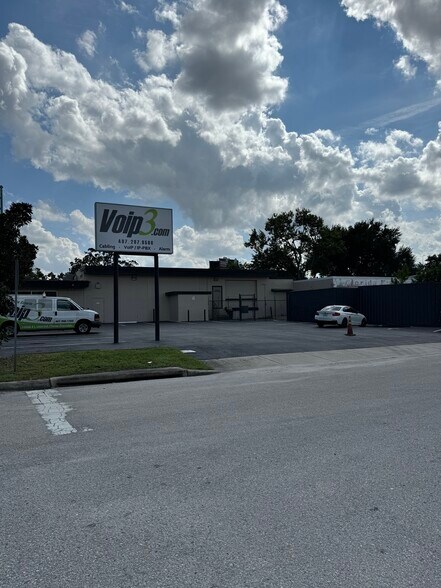 More Photos Of 1700 S Division Ave, Orlando Industrial For Lease