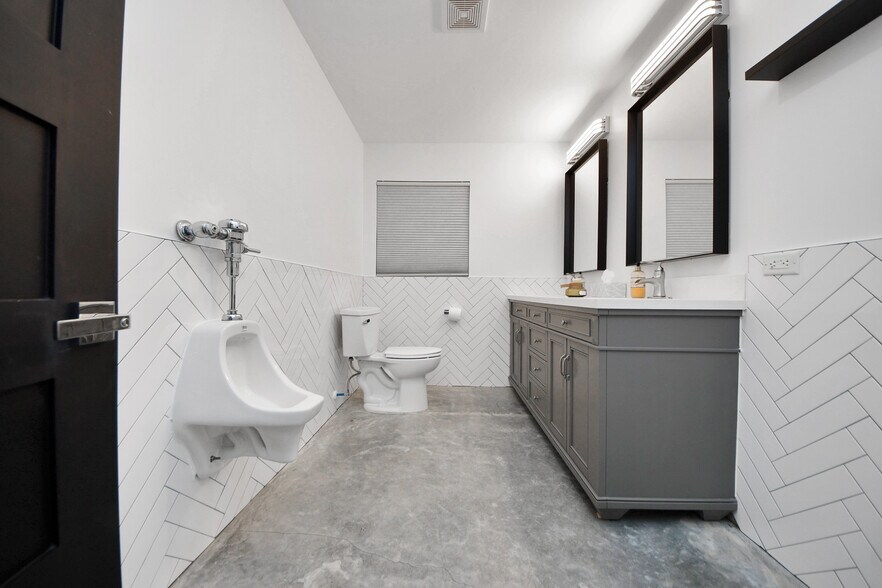 More Photos Of 4738 W. Alabama, Houston Loft Creative Space For Lease