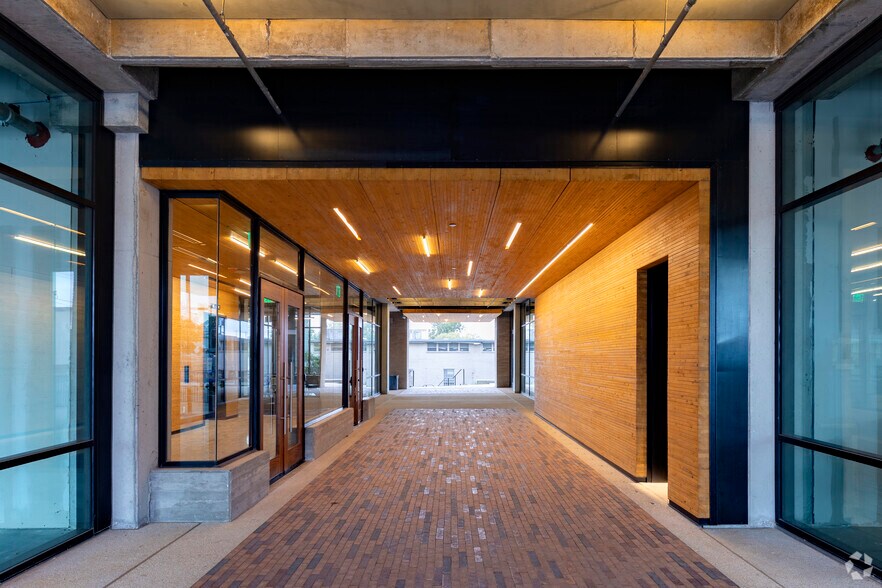 More Photos Of 711 Broadway St, San Antonio Office For Lease