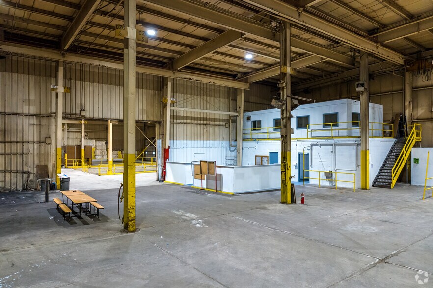 More Photos Of 7900 W Tower Ave, Milwaukee Manufacturing For Lease