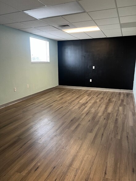 More Photos Of 4002 W State St, Tampa Warehouse For Lease