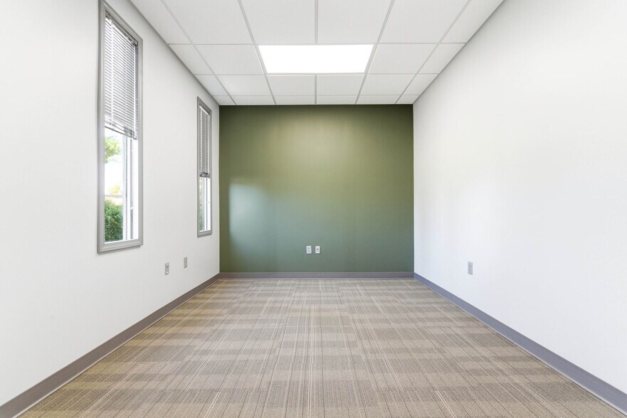 More Photos Of 13720 Aiken Rd, Louisville Warehouse For Lease