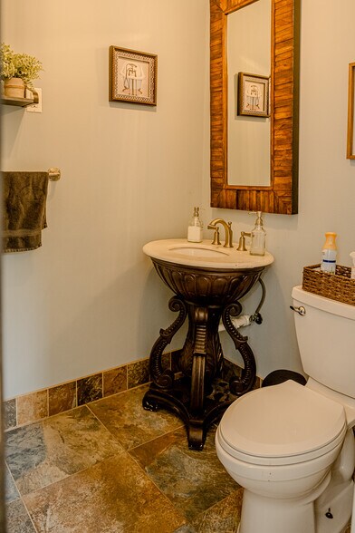 More Photos Of 2735 PA-390, Canadensis Hospitality For Sale