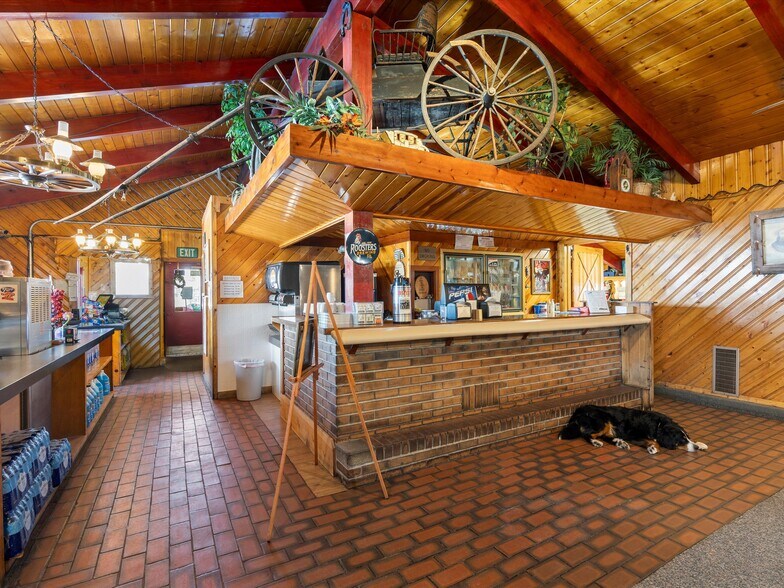 More Photos Of 900 S Highway 39, Huntsville Restaurant For Sale