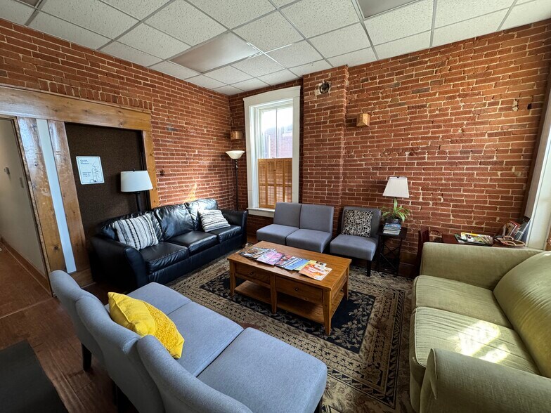 More Photos Of 408 Jefferson St, Saint Charles Office For Sale