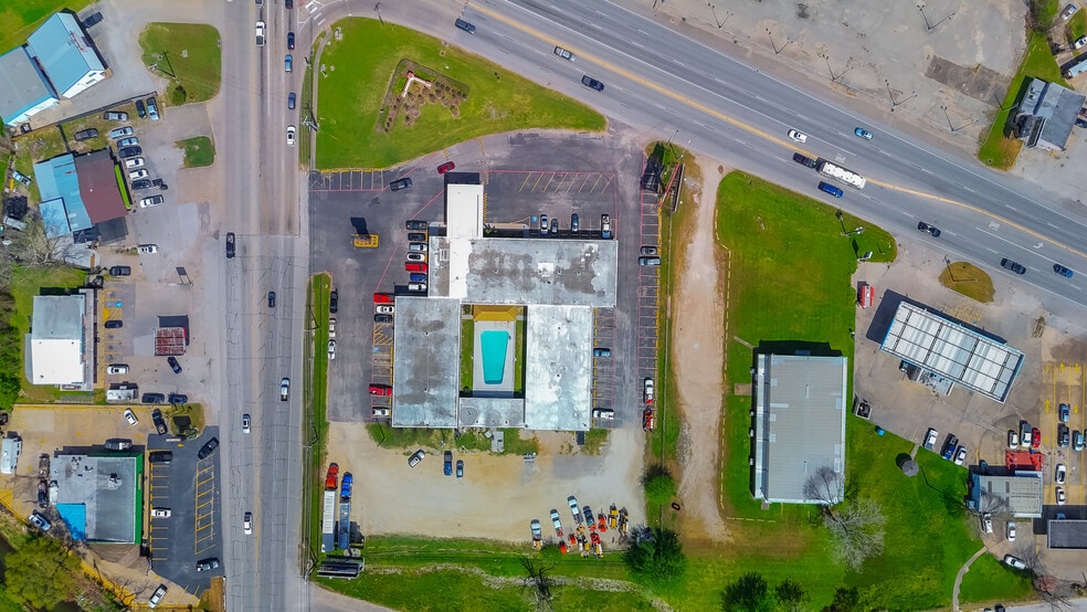 More Photos Of 110 E Highway 6, Alvin Hotel For Sale