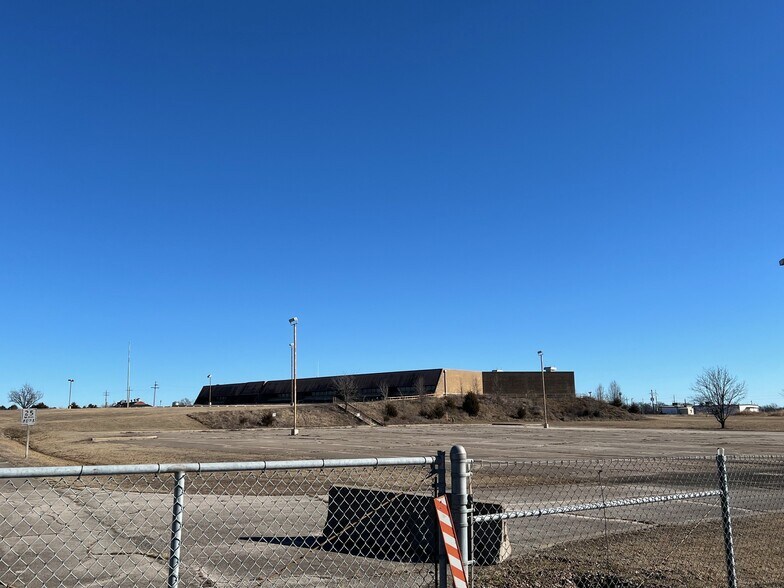More Photos Of 23138 Rush Road Rd, Parsons Light Distribution For Sale