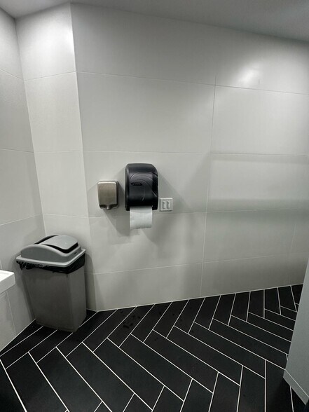 More Photos Of 4764-4774 N Lincoln Ave, Chicago Storefront Retail Office For Lease