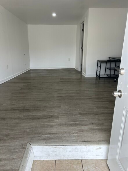 More Photos Of 1005 N Arlington Ave, Baltimore Flex For Lease