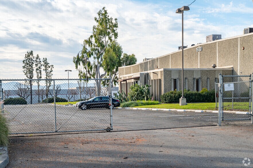 More Photos Of 1930 S Vineyard Ave, Ontario Manufacturing For Sale