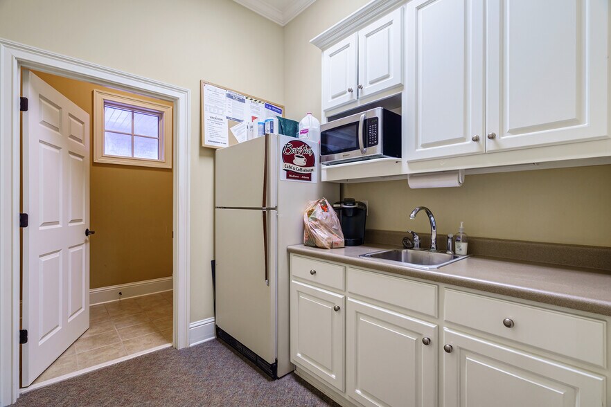 More Photos Of 112 Harmony Crossing, Eatonton Medical For Lease
