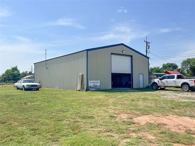 Primary Photo Of 300 N 14th St, Clinton Specialty For Sale