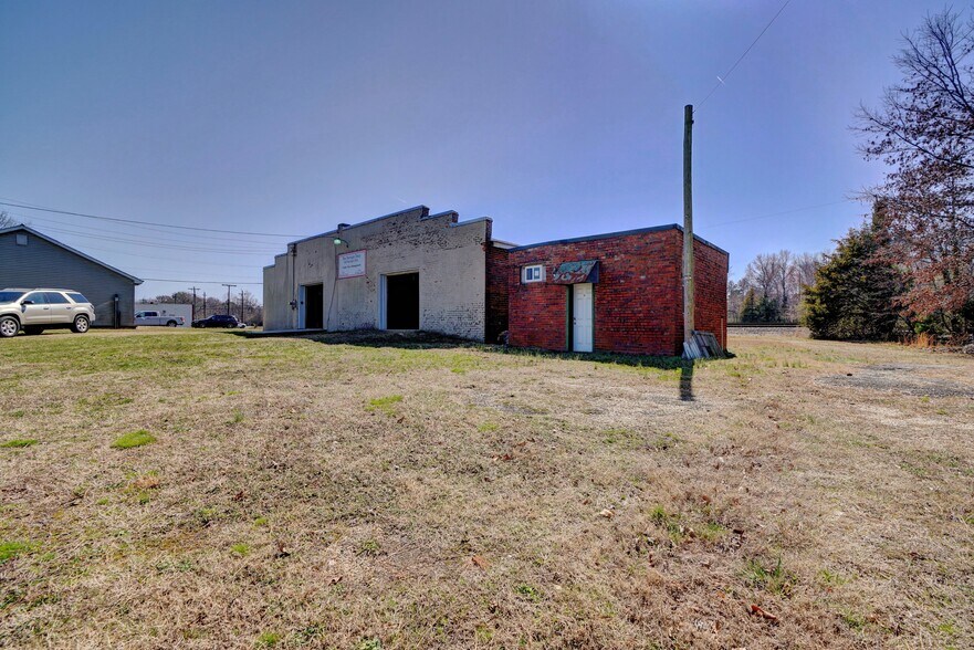 More Photos Of 300 Wilson Ave, Wakefield Sussex Self Storage For Sale