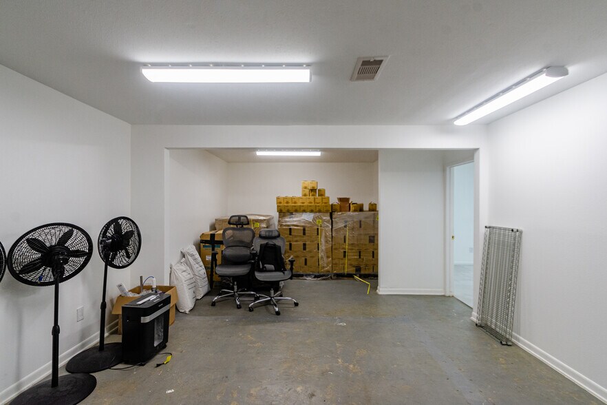 More Photos Of 5904 Dolores St, Houston Office For Lease