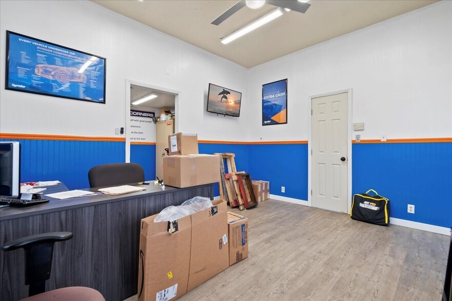 More Photos Of 2008 Okeechobee Blvd, West Palm Beach Auto Dealership For Sale