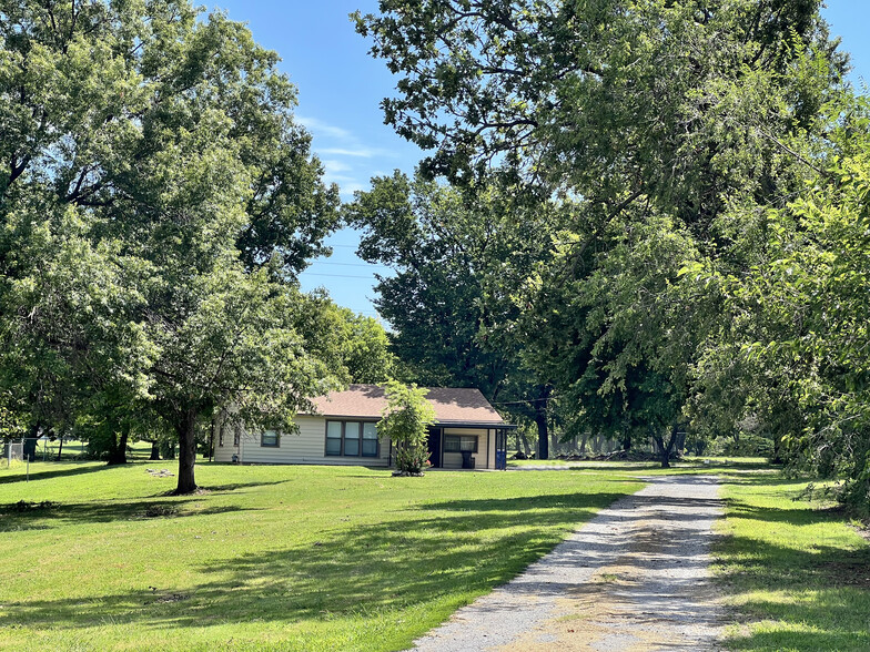 Primary Photo Of 4622 S Southeast Blvd, Wichita Distribution For Sale