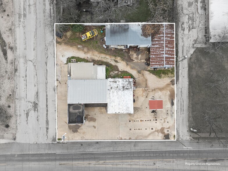 More Photos Of 201 W Oak St, West Service Station For Sale