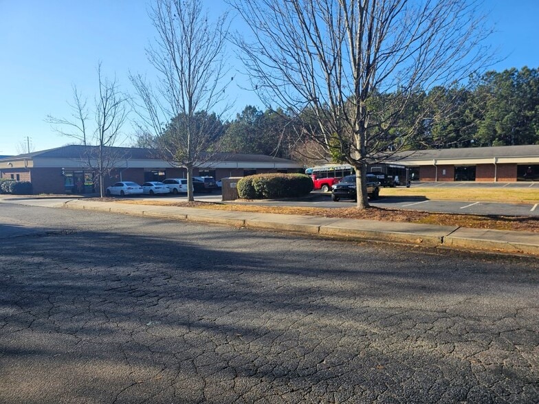 More Photos Of 5509 Radford Rd, Flowery Branch Office For Sale