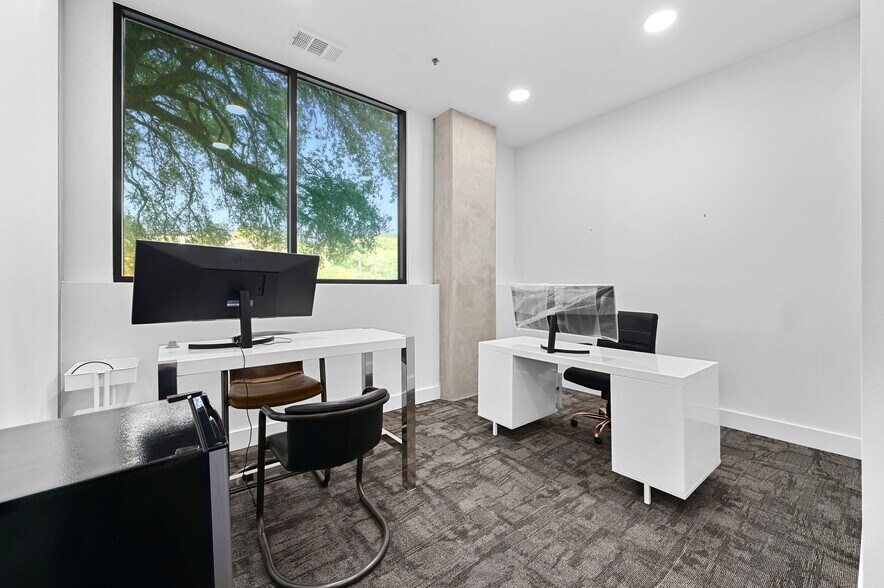 More Photos Of 2500 Longview St, Austin Apartments For Sale