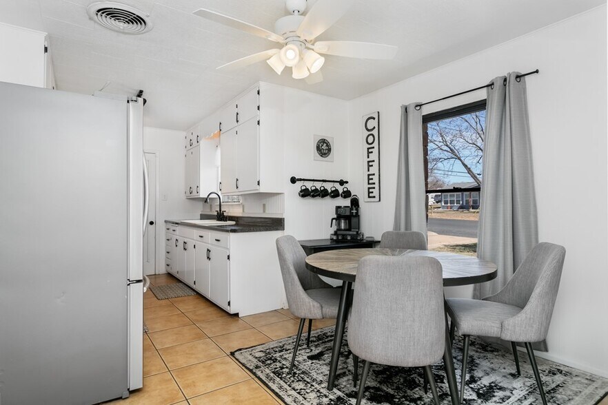 More Photos Of 333 W Burbank St, Fredericksburg Specialty For Sale