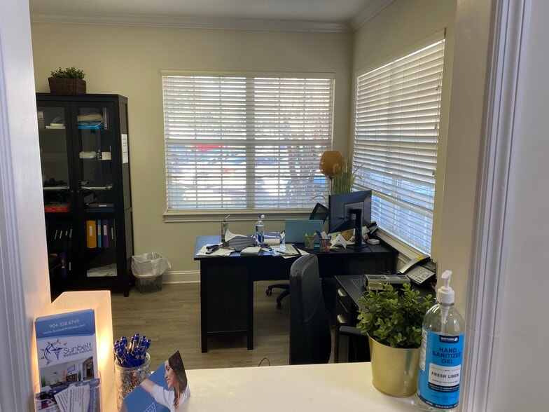 More Photos Of 8833 Perimeter Park Blvd, Jacksonville Medical For Lease