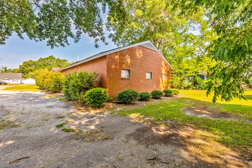 More Photos Of 1106 N Water St, Lumberton Religious Facility For Sale