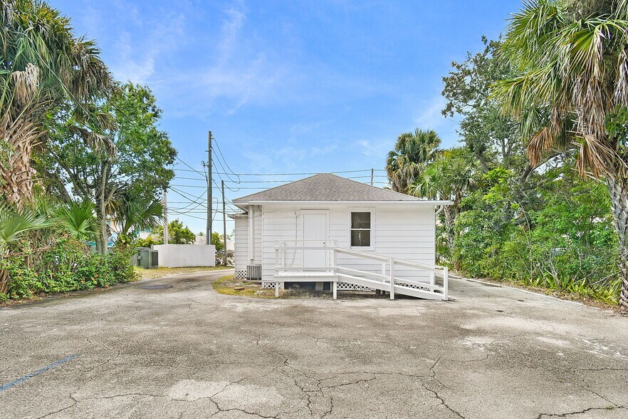 More Photos Of 300 SE Detroit Ave, Stuart Office For Sale