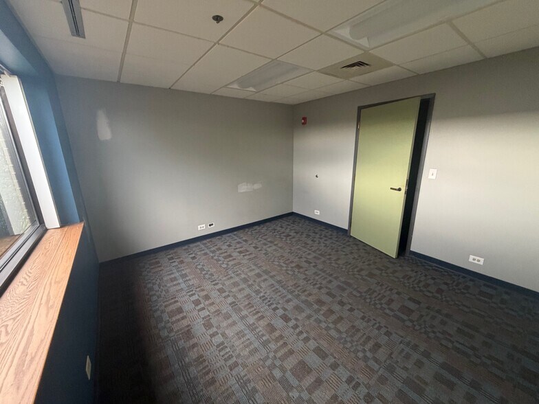 More Photos Of 1475 S Wheeling Rd, Wheeling Manufacturing For Lease