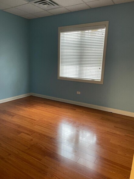 More Photos Of 896 S Frontenac St, Aurora Office For Lease