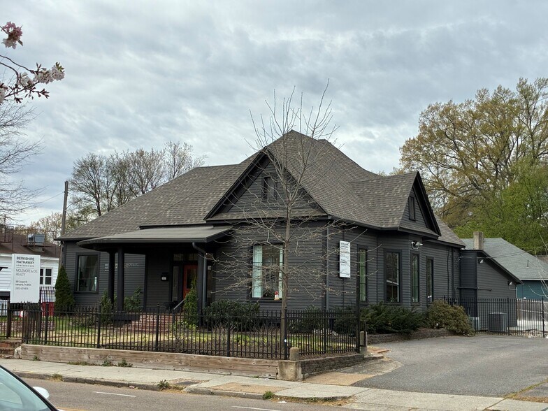 More Photos Of 981 S Cooper St, Memphis Freestanding For Lease