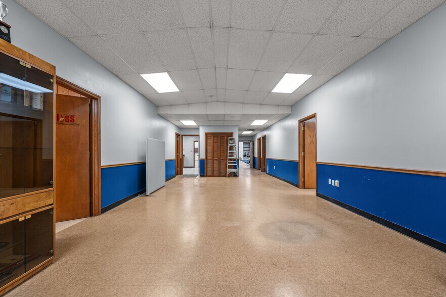 More Photos Of 2245 A Air Park Dr, Burlington Warehouse For Lease