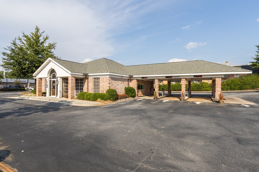 More Photos Of 602 N Main St, Anderson Bank For Sale