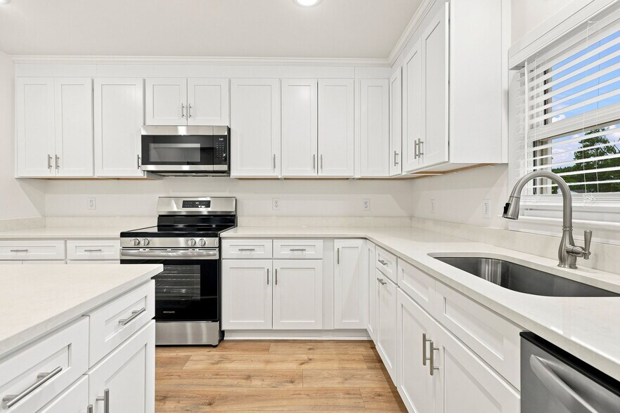 More Photos Of 112 Buckroe Ave, Hampton Storefront Retail Residential For Sale
