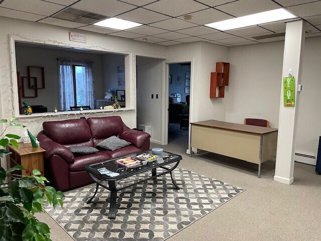 More Photos Of 133 Mountain Rd, Suffield Office For Lease