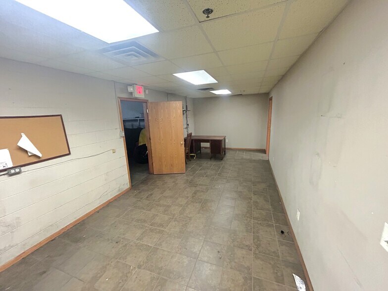 More Photos Of 414 La Crosse St, Mauston Warehouse For Lease