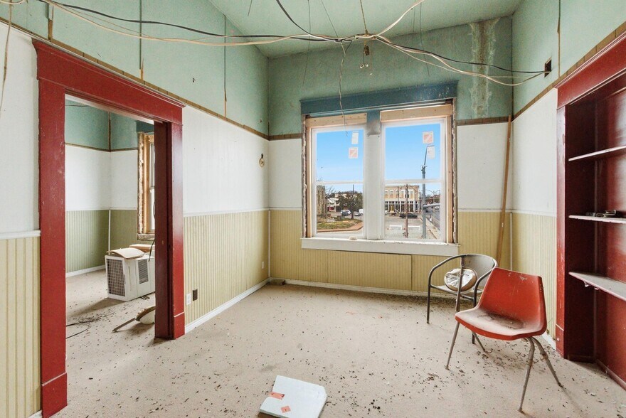 More Photos Of 100 W Central Ave, Comanche General Retail For Sale