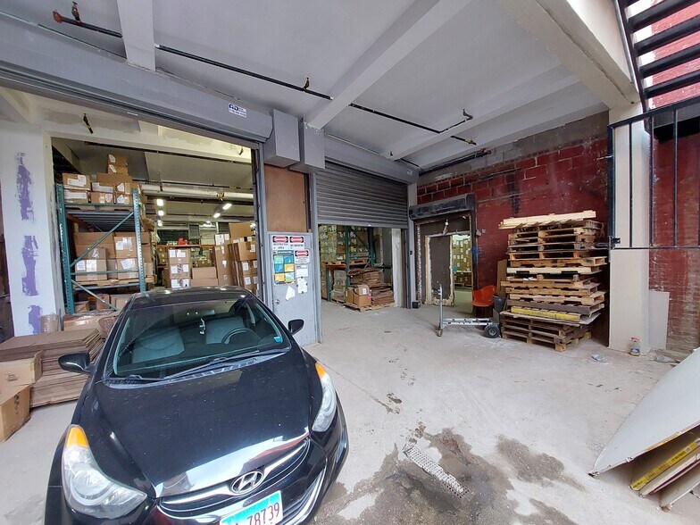 More Photos Of 264 41st St, Brooklyn Warehouse For Lease