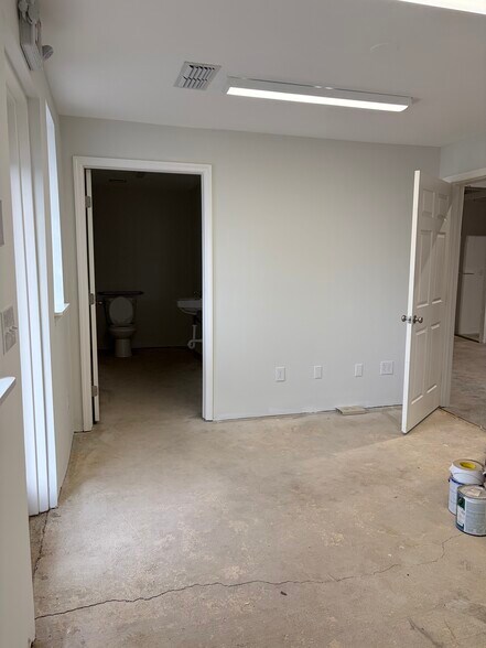 More Photos Of 1354 W College St, Murfreesboro Flex For Lease
