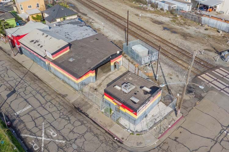 More Photos Of 3640 E 9th St, Oakland Service For Sale