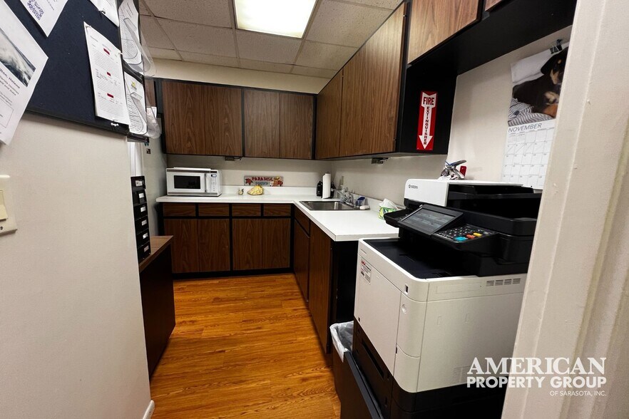 More Photos Of 101 San Marco Dr, Venice Medical For Sale