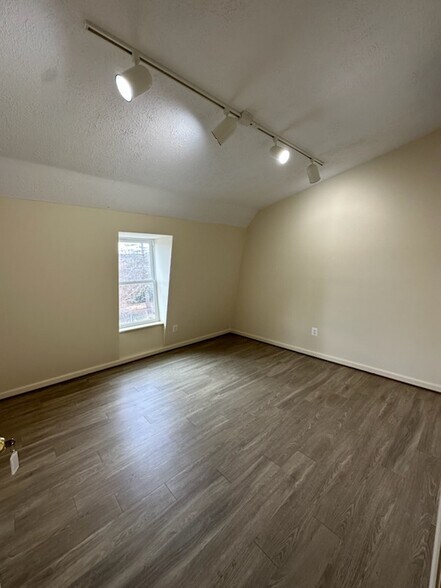 More Photos Of 7252 Benedict Ave, Benedict Storefront Retail Office For Lease