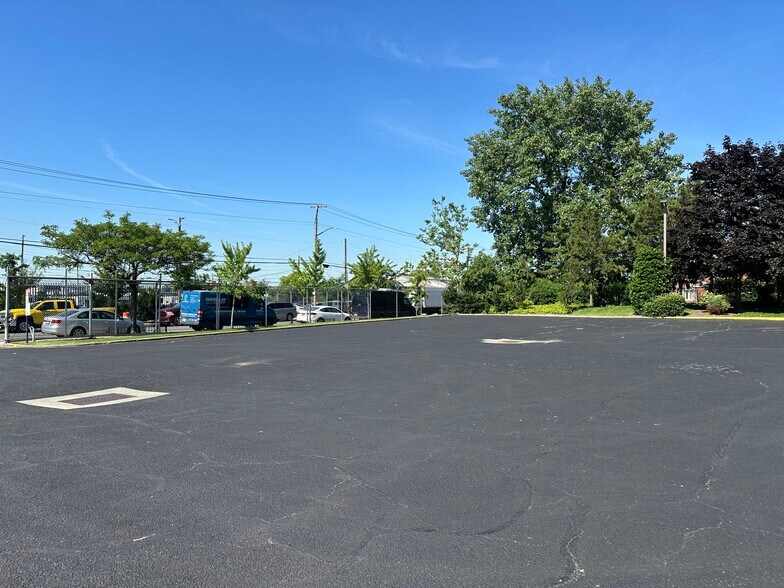 More Photos Of 128-15 26th Ave, Flushing Warehouse For Lease