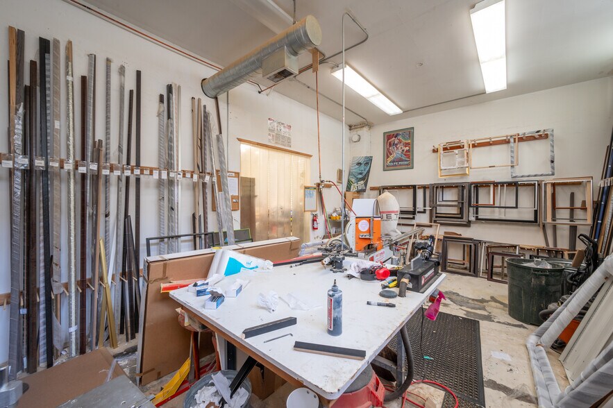 More Photos Of 305 NE 45th St, Seattle Storefront For Sale
