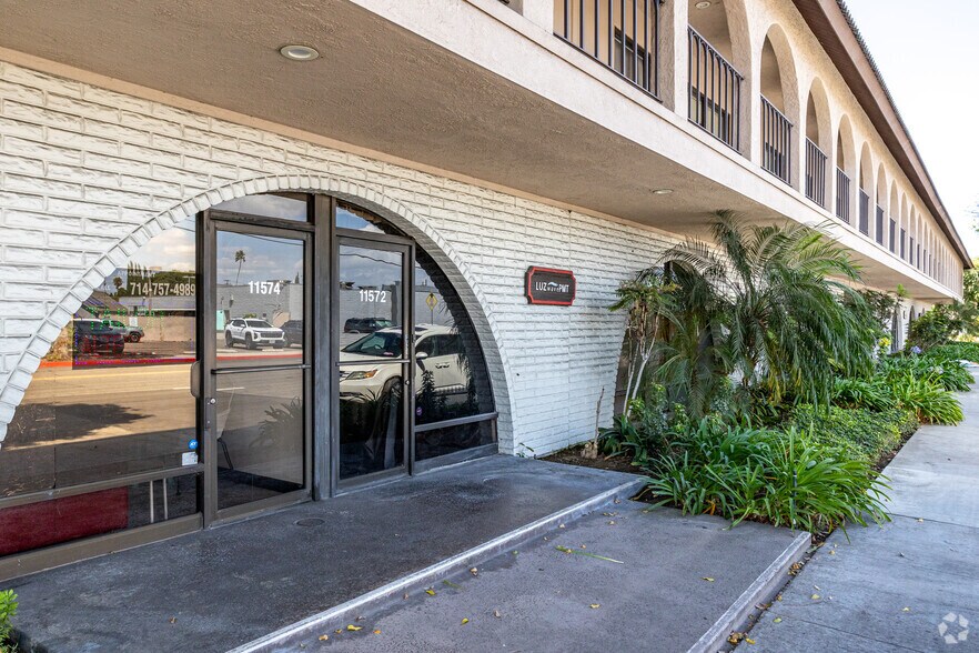 More Photos Of 13512-13522 Newhope St, Garden Grove Industrial For Lease