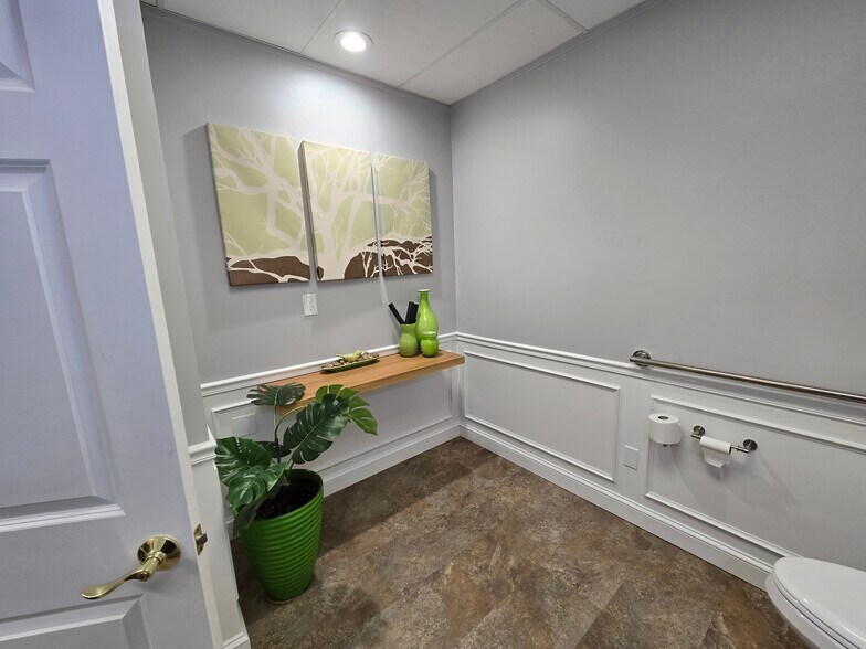 More Photos Of 5 E Main St, Hudson Office Residential For Lease