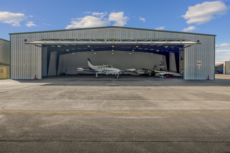 More Photos Of 18000 Groschke Rd, Houston Airplane Hangar For Sale
