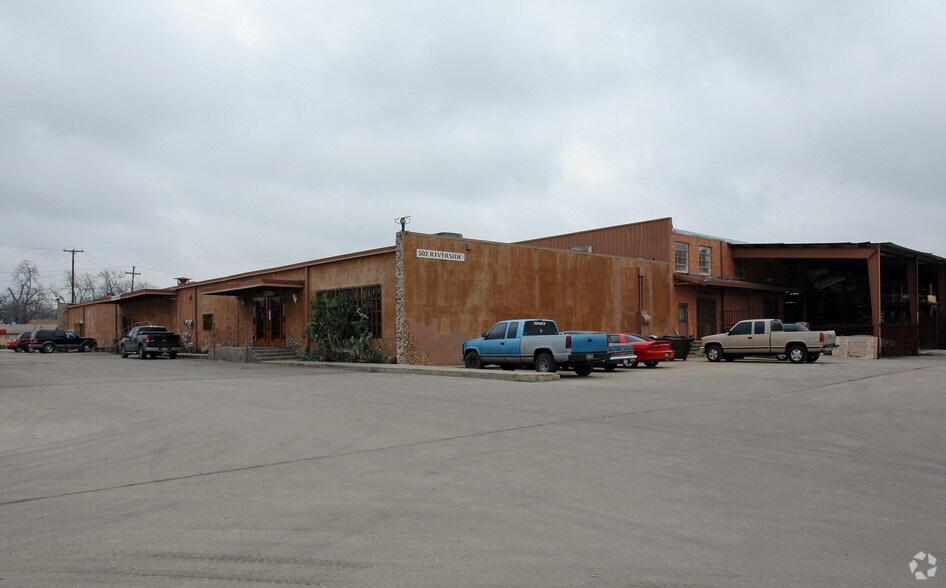 More Photos Of 1350 E Southcross Blvd, San Antonio Manufacturing For Lease